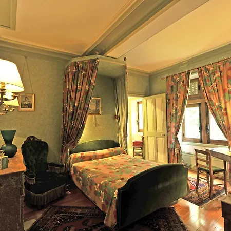 Bed & Breakfast Chateau De Vollore-Ville