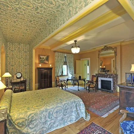 Chateau De לינה וארוחת בוקר