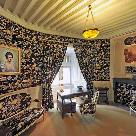 Chateau De לינה וארוחת בוקר