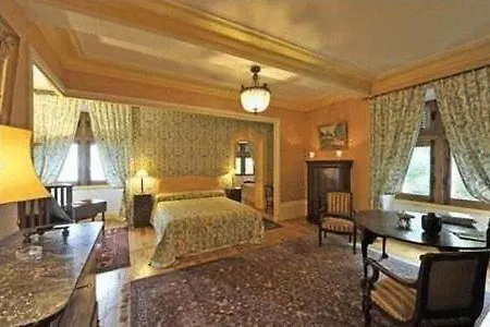 Chateau De Bed & Breakfast 4*