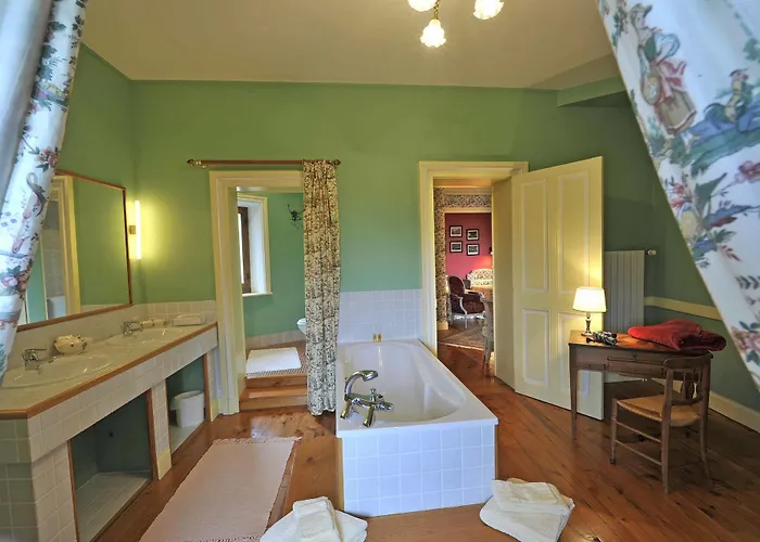 Chateau De Vollore-Ville